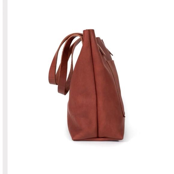 Earth and Hide leather tote. - Picture 1 of 5